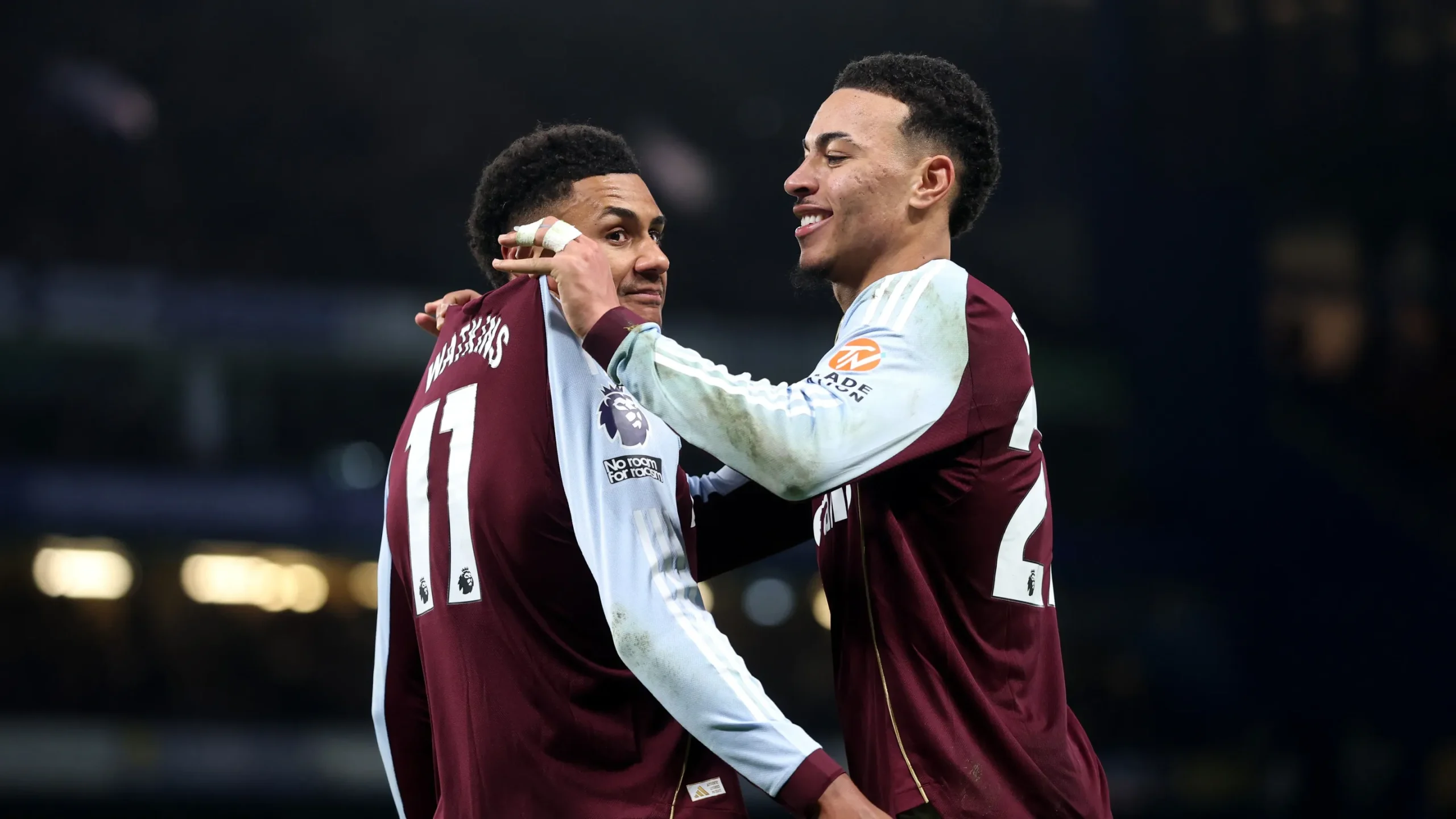 Ollie Watkins Aston Villa merayakan gol ke gawang Chelsea