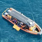 Tim SAR mencari korban kapal tenggelam di Labuan Bajo